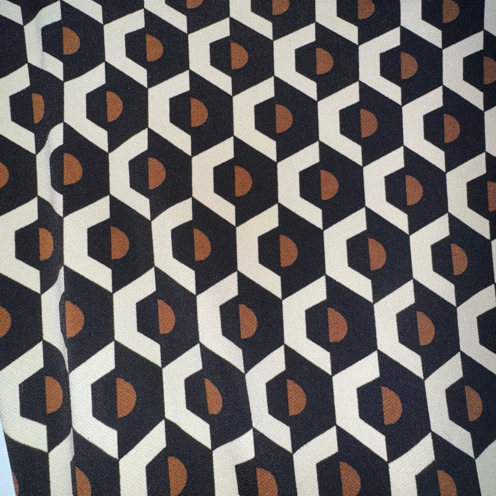 Chic Geometric Print Dress - Picture 4 of 5